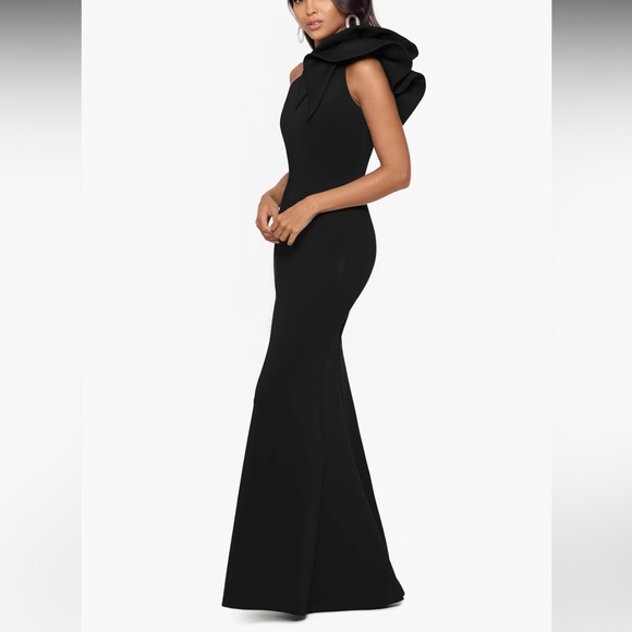 NWOT Betsy & Adam “Daisy” one shoulder ruffle gown - Picture 3 of 14